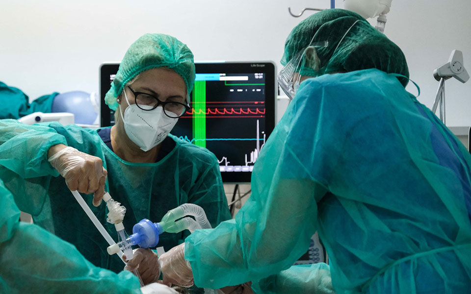 κορωνοϊός-4-108-νέα-κρούσματα-76-θάνατοι-590-δι-561596680