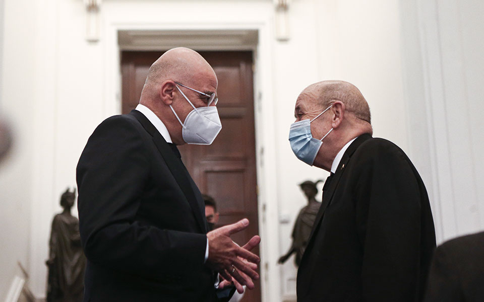 δένδιας-αιχμές-κατά-μαδρίτης-για-τη-συ-561593779