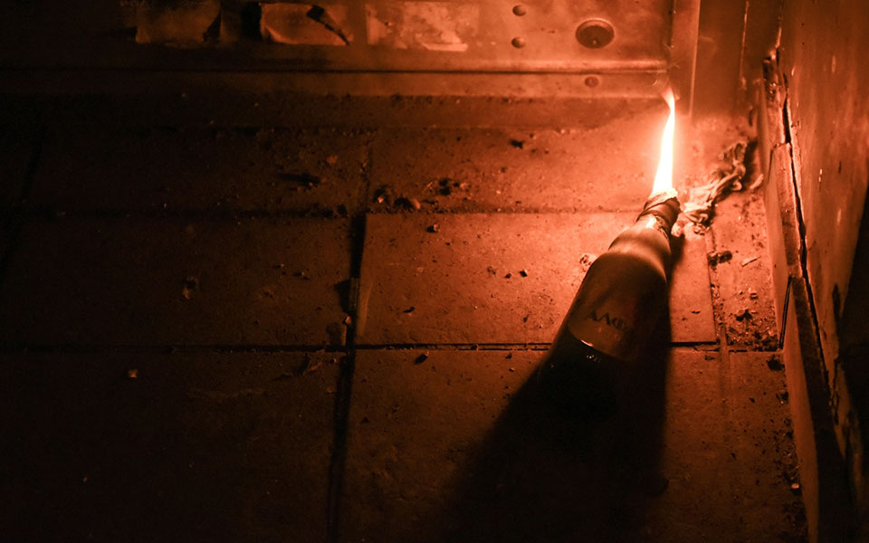 επίθεση-με-μολότοφ-στο-a-t-ακροπόλεως-π-561606613