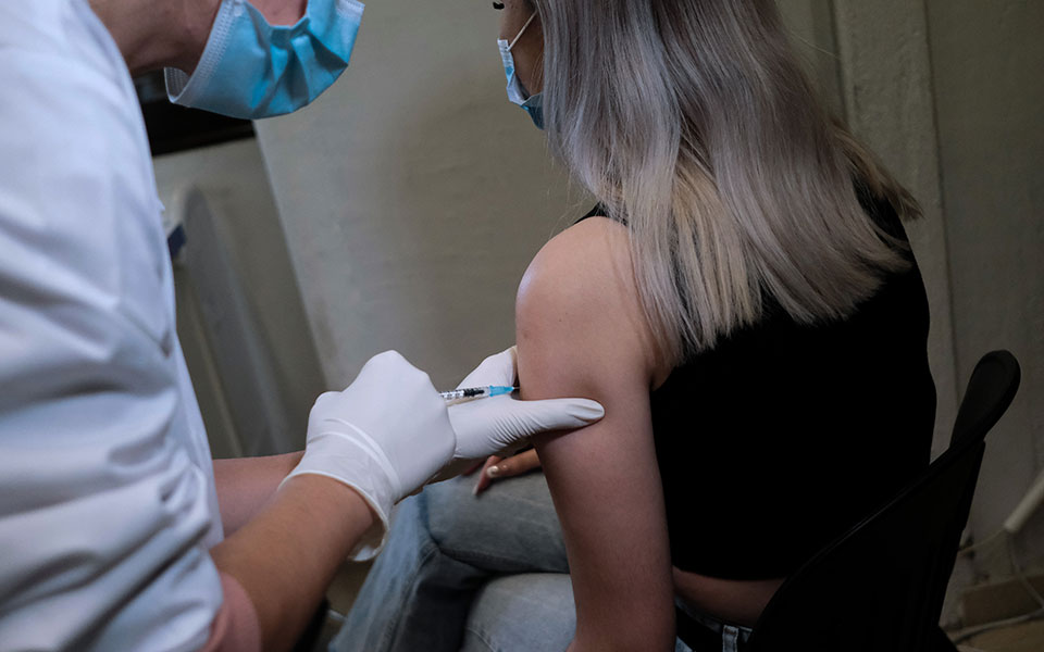 οικονόμου-πάνω-από-500-000-ραντεβού-για-πρώτ-561603751