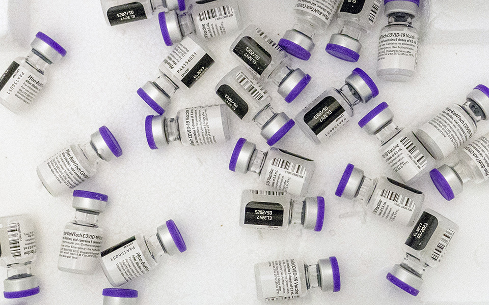 βρετανία-επίκειται-καθολικός-εμβολι-561588118