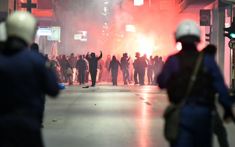 επέτειος-πολυτεχνείου-επεισόδια-σε-θ-561590827