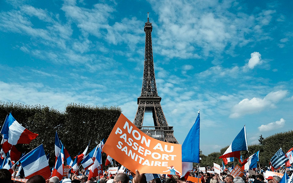 κορωνοϊός-γαλλία-σχεδόν-29-000-διαδηλωτ-561575776