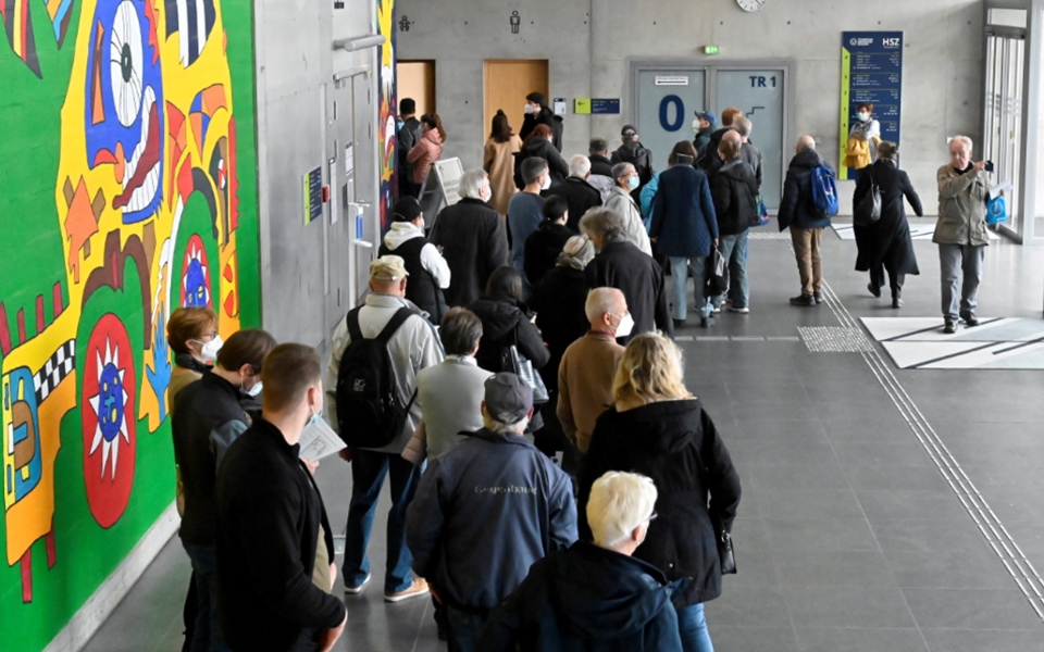 κορωνοϊός-κύμα-τέρας-βάζει-σε-συναγ-561577222