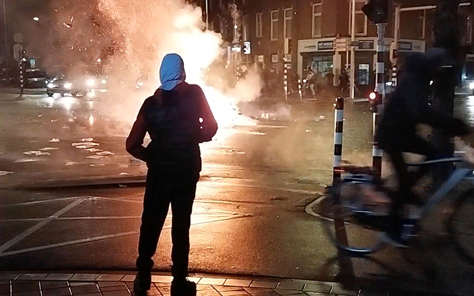 Lockdown: Σκηνικό ανάφλεξης στην Ευρώπη με το 5ο κύμα προ των πυλών-1