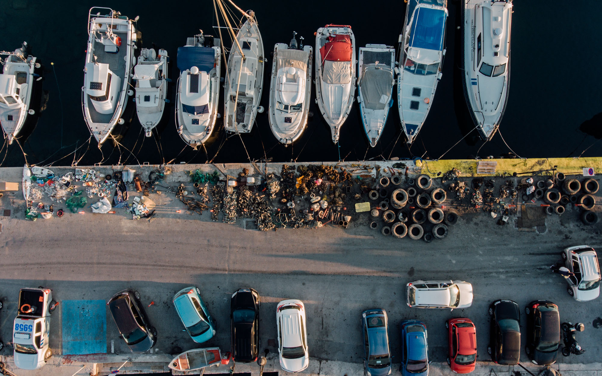 Λιμάνι Νάξου: Μια μικρή χωματερή στο βυθό-2
