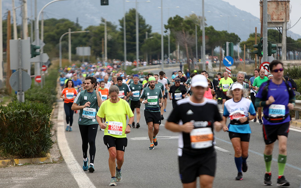 38ος Αυθεντικός Μαραθώνιος: Καρέ-καρέ η χαρά της συμμετοχής-22