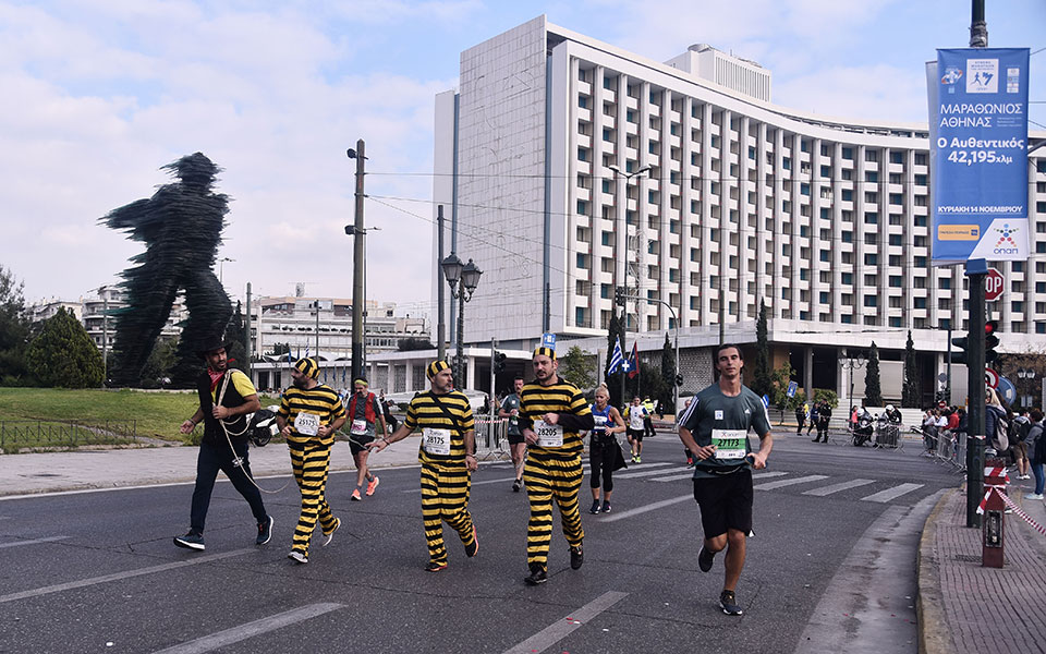 38ος Αυθεντικός Μαραθώνιος: Καρέ-καρέ η χαρά της συμμετοχής-27