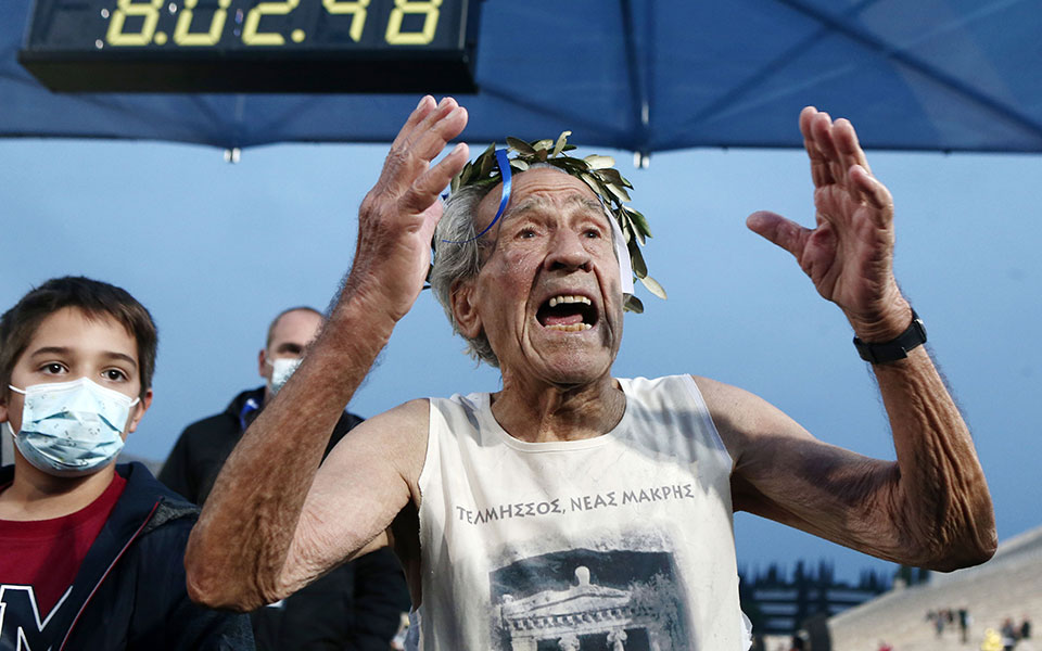 38ος Αυθεντικός Μαραθώνιος: Καρέ-καρέ η χαρά της συμμετοχής-15