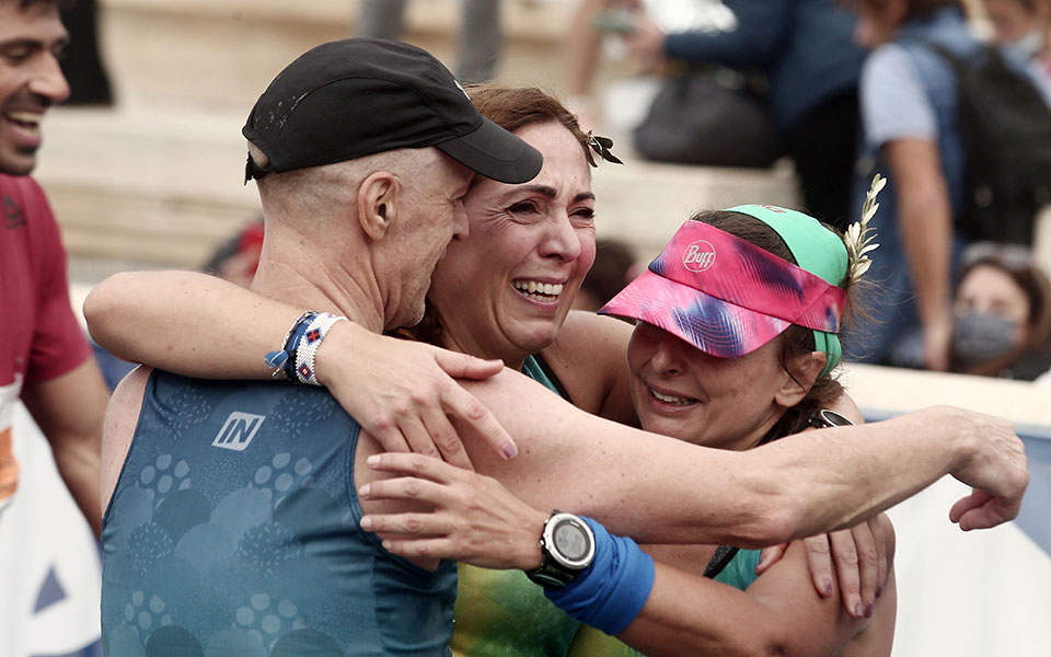 38ος Αυθεντικός Μαραθώνιος: Καρέ-καρέ η χαρά της συμμετοχής-3