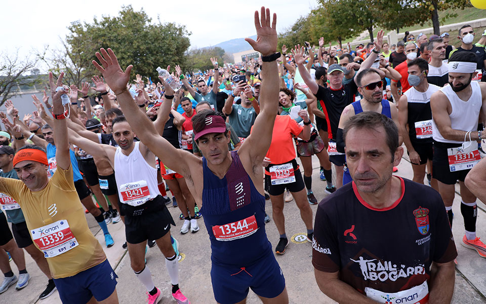 38ος Αυθεντικός Μαραθώνιος: Καρέ-καρέ η χαρά της συμμετοχής-10