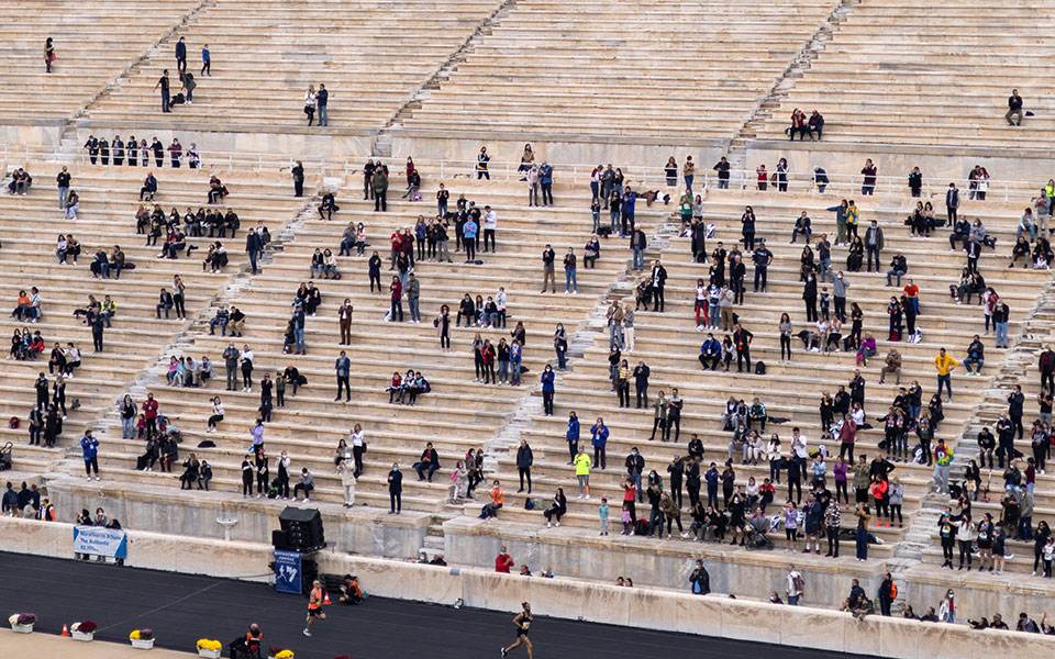 38ος Αυθεντικός Μαραθώνιος: Καρέ-καρέ η χαρά της συμμετοχής-6