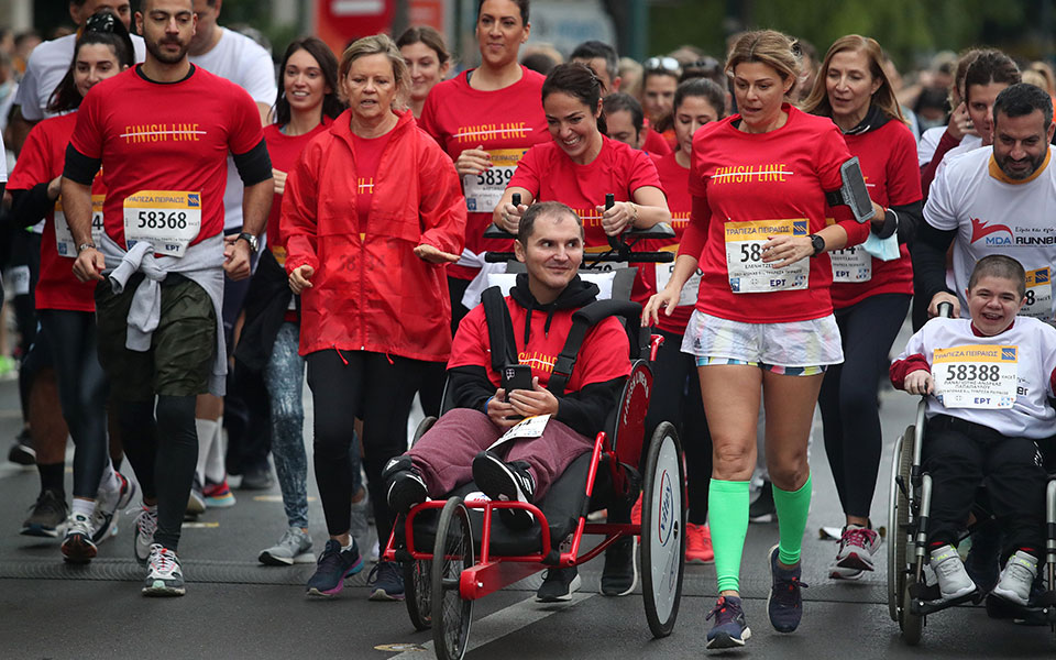 38ος Αυθεντικός Μαραθώνιος: Καρέ-καρέ η χαρά της συμμετοχής-11