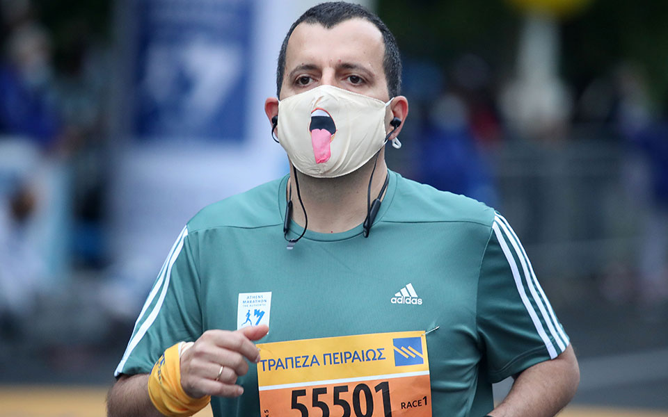 38ος Αυθεντικός Μαραθώνιος: Καρέ-καρέ η χαρά της συμμετοχής-20