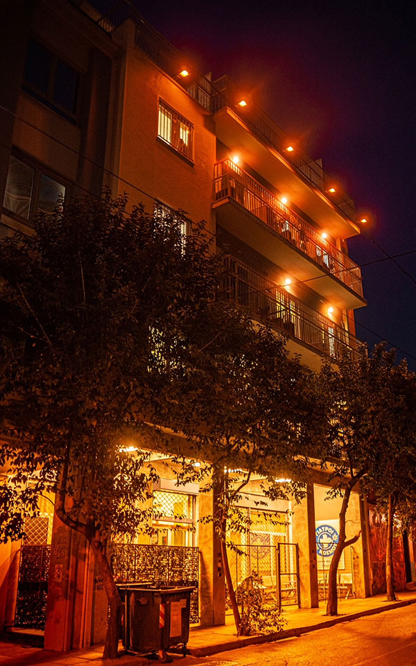 Στα πορτοκαλί «ντύθηκαν» κτίρια της χώρας σε μήνυμα κατά της έμφυλης βίας-4