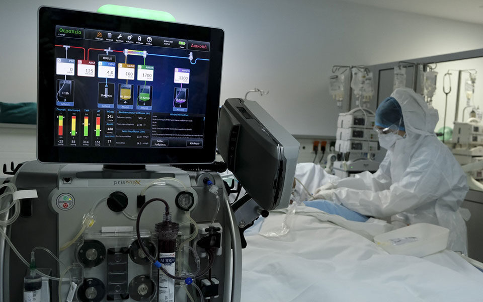 κορωνοϊός-πάνω-από-10-000-κρούσματα-στην-ηλ-561590737