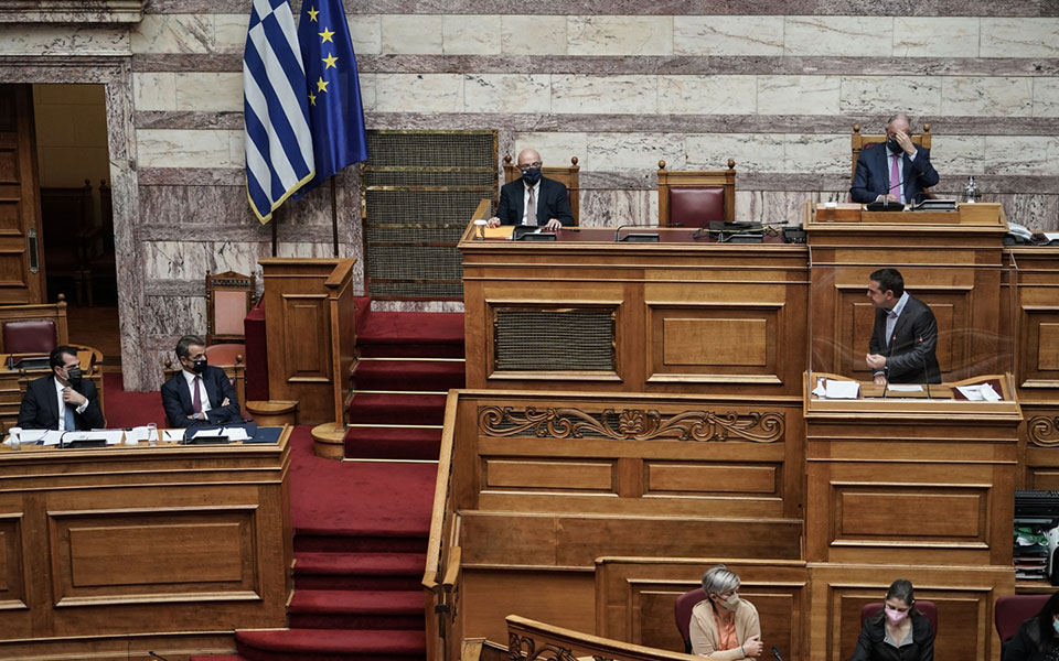 live-προ-ημερησίας-διατάξεως-συζήτηση-στ-561597028