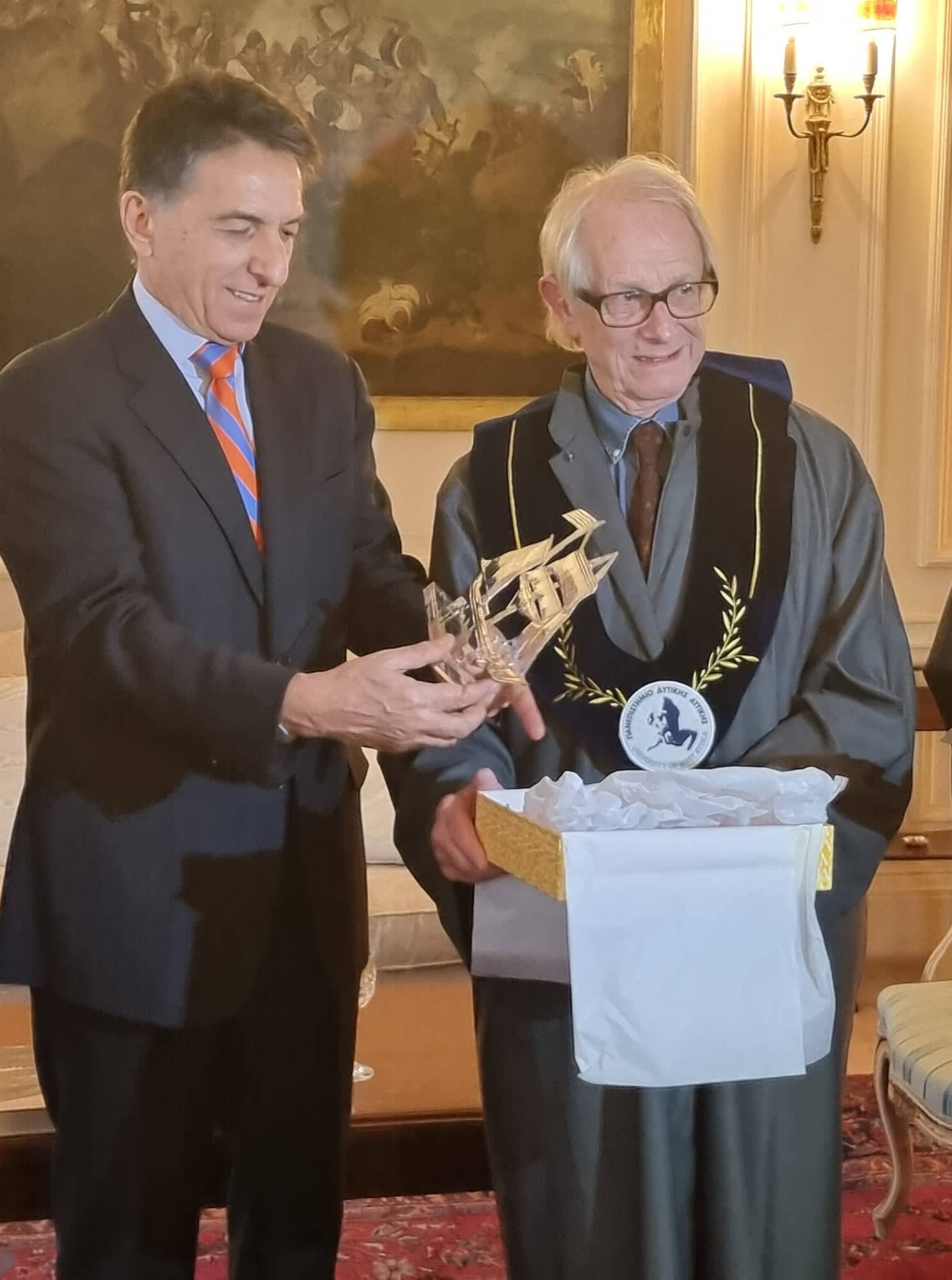 Κεν Λόουτς: Τα Γλυπτά του Παρθενώνα είναι κλεμμένα, πρέπει να επιστρέψουν στην Ελλάδα-1