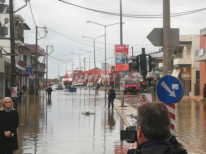 Πάτρα: Προβλήματα από την κακοκαιρία – Η θάλασσα βγήκε στον δρόμο (εικόνες)-3