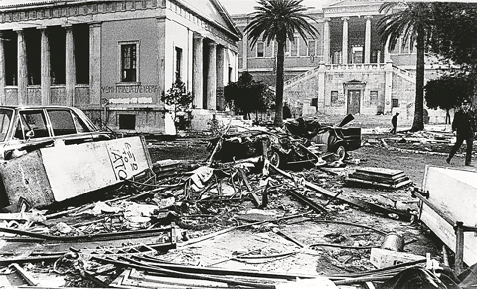 Πολυτεχνείο: Αριστοτέλης Σαρρηκώστας – Ο φωτορεπόρτερ που απαθανάτισε την εισβολή του τανκ-6