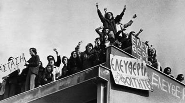 Πολυτεχνείο: Αριστοτέλης Σαρρηκώστας – Ο φωτορεπόρτερ που απαθανάτισε την εισβολή του τανκ-2