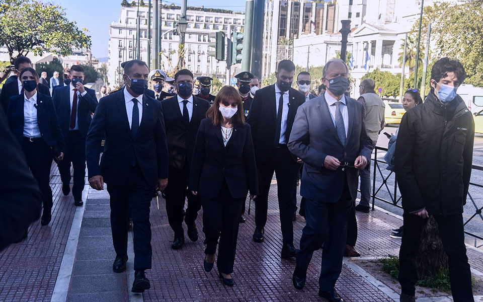 Σακελλαροπούλου: Με αισθήματα ευγνωμοσύνης γιορτάζουμε την ημέρα των Ενόπλων Δυνάμεων-1