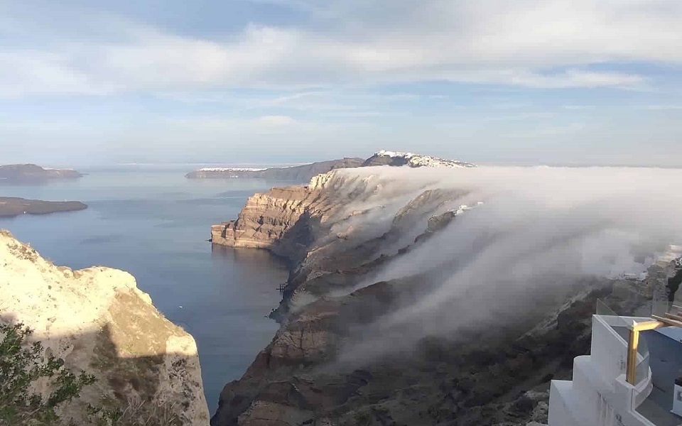 πυκνό-πέπλο-ομίχλης-έντυσε-τις-κυκλ-561572617