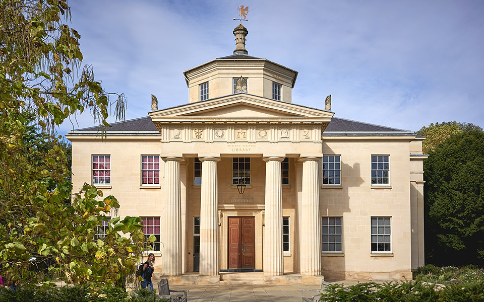 επιστροφή-στο-cambridge-561587077