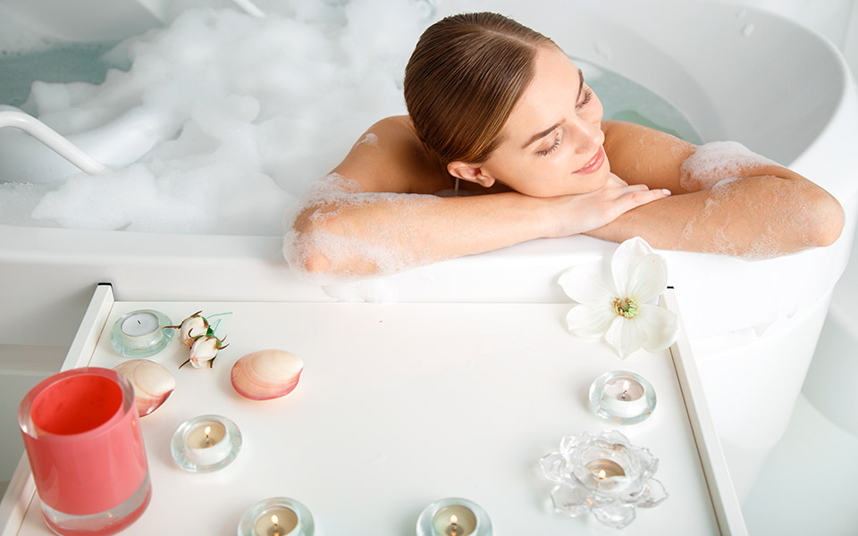 ζεστό-αφρόλουτρο-τα-μυστικά-για-να-γίν-561580033