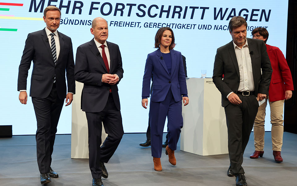 γερμανία-βολές-των-τριών-εταίρων-κατά-561600754