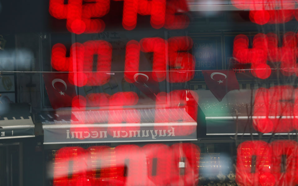 τουρκική-λίρα-σε-νέο-ιστορικό-χαμηλό-μ-561590389