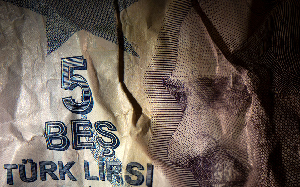 τουρκία-κατακρημνίζεται-η-λίρα-βουτ-561598981