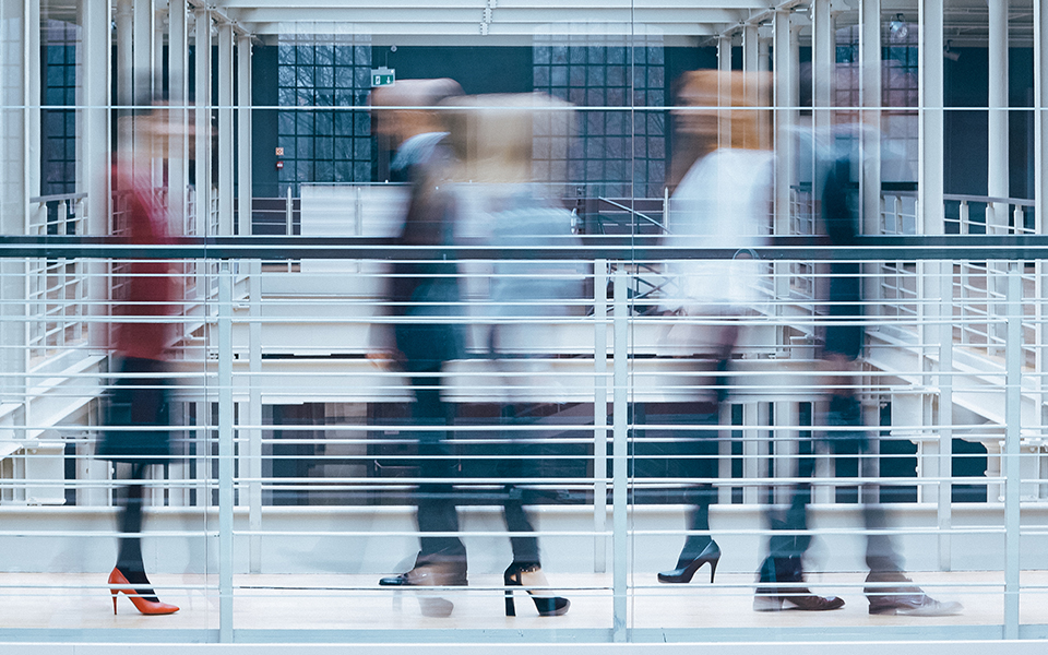 γιατί-οι-επιχειρήσεις-δεν-βρίσκουν-πρ-561596926