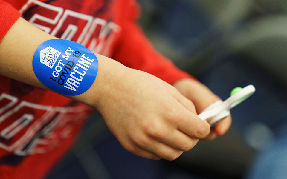 Κορωνοϊός – NYT: Πώς τα εμβολιασμένα παιδιά γίνονται «ασπίδα» για τις οικογένειες-3