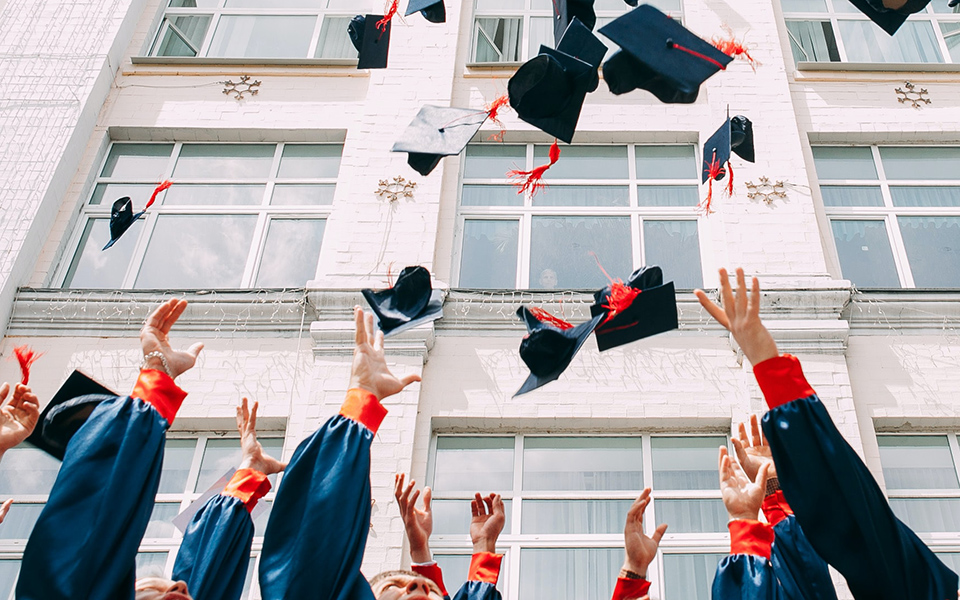 τομή-με-λίστα-πτυχίων-ξένων-αει-561597499