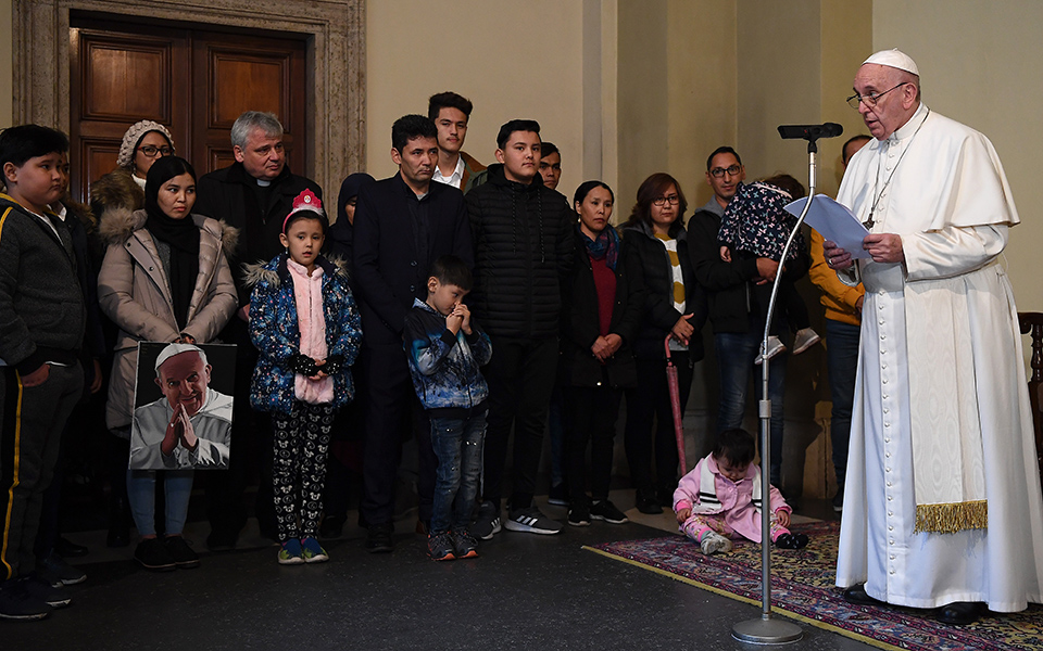 dw-ο-πάπας-θα-προσφέρει-άσυλο-σε-πρόσφυγ-561599257