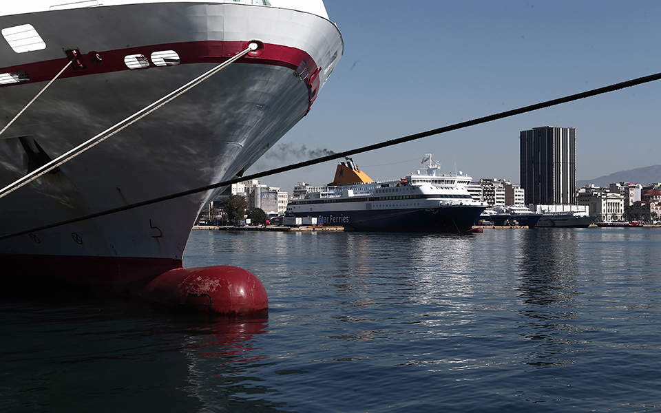 δεμένα-τα-πλοία-στα-λιμάνια-48ωρη-απερ-561624076