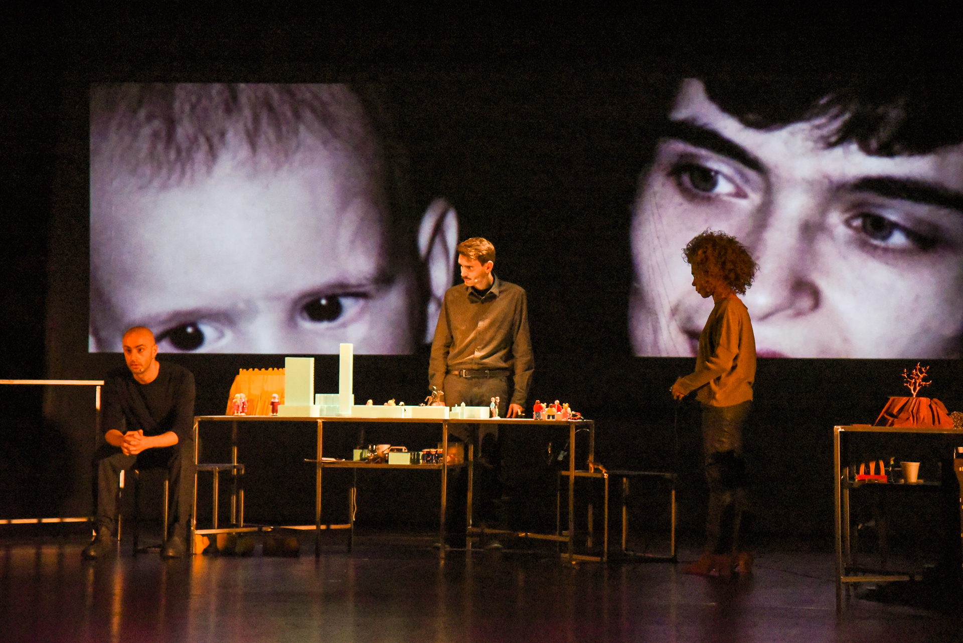 το-μετέωρο-βήμα-του-μετανάστη-στη-χώρα-561635386