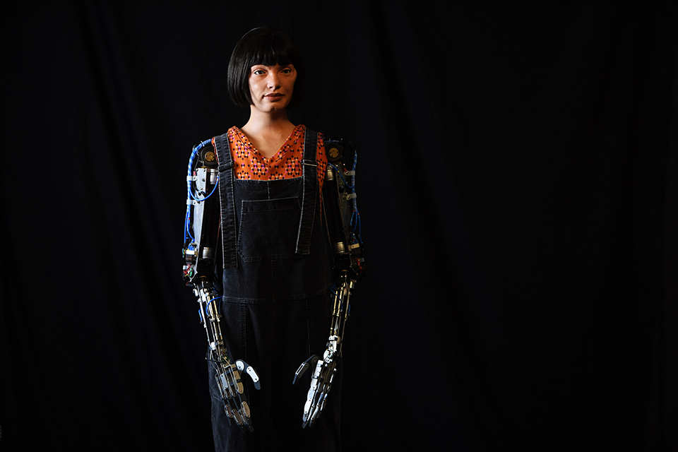 η-καλλιτέχνις-561610861