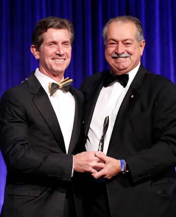 H ομογένεια συγκέντρωσε δύο εκατομμύρια δολάρια για τη χώρα μας στο γκαλά του ΤΗΙ-1