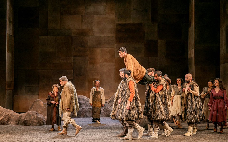 η-αιολική-γη-του-ηλία-βενέζη-στο-εθνι-561624205