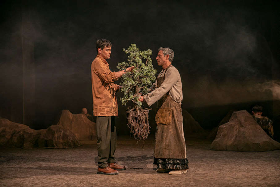 Η «Αιολική γη» του Ηλία Βενέζη στο Εθνικό Θέατρο-2