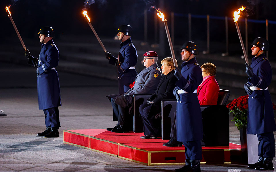 ωδή-αποχαιρετισμού-στην-άγκελα-μέρκε-561612664