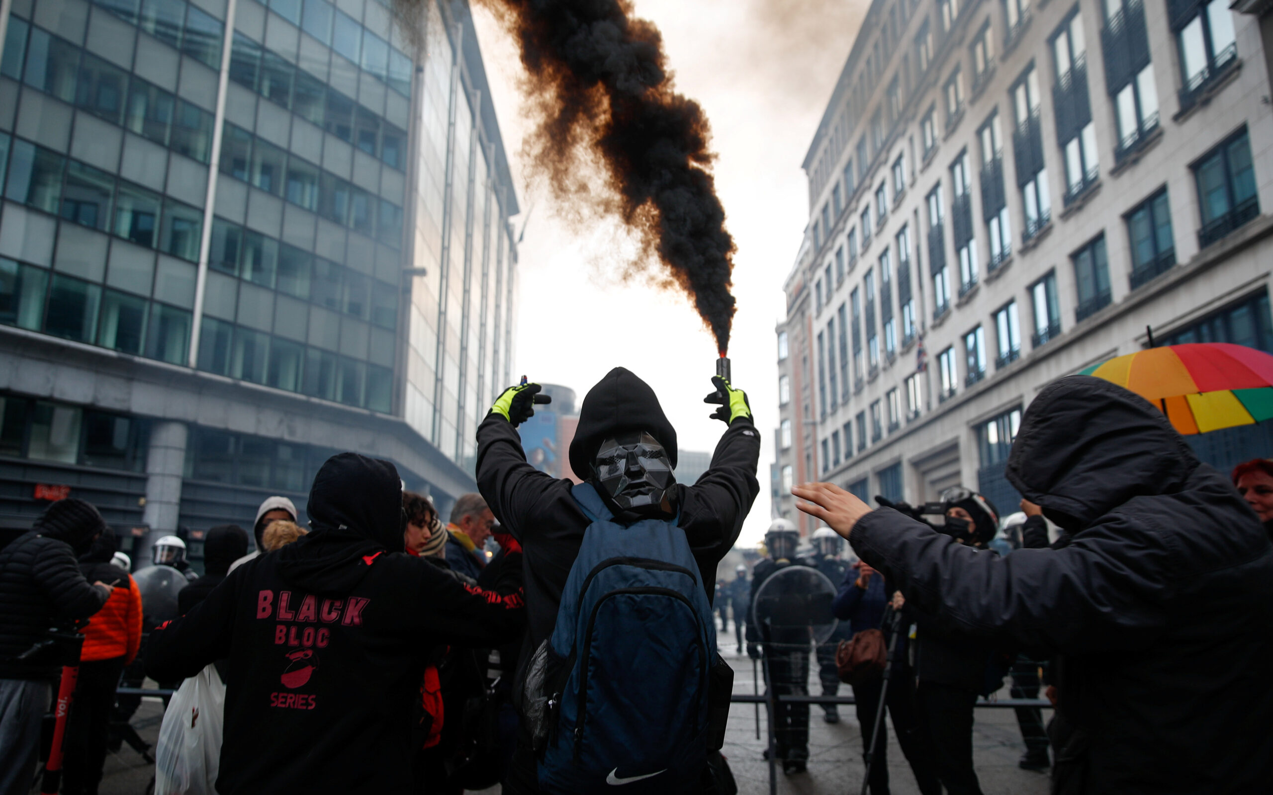 βέλγιο-επεισόδια-σε-διαδηλώσεις-κατά-561616828