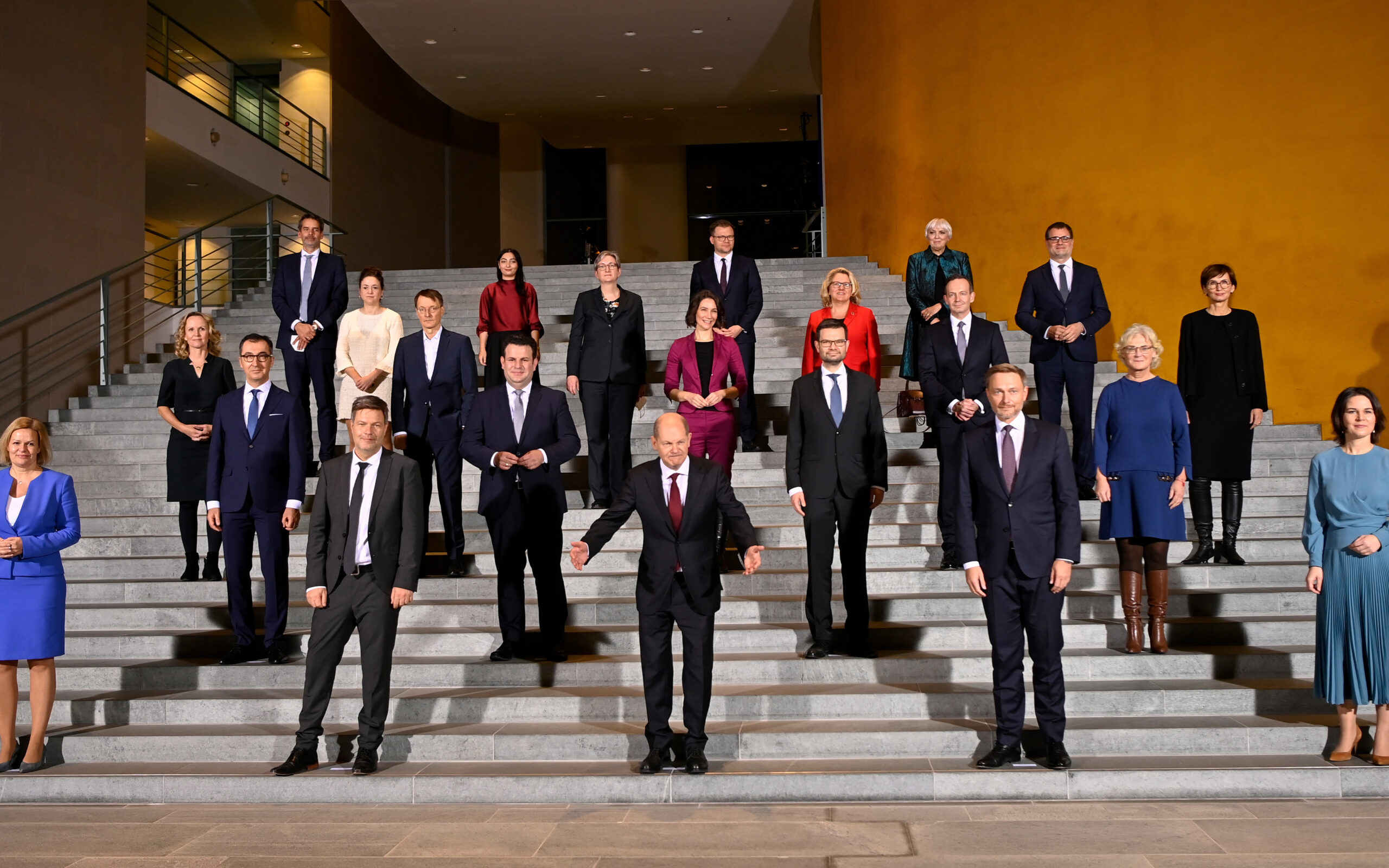 γερμανία-αλλαγή-φρουράς-στην-kαγκελαρ-561621685