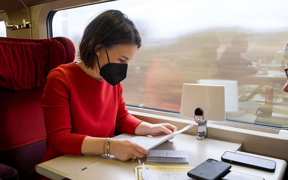 γερμανία-επαφές-μπέρμποκ-με-το-βλέμμα-561624040