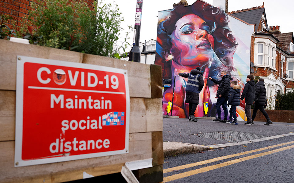 που-για-oμικρον-πιο-μεταδοτική-ηπιότ-561627457