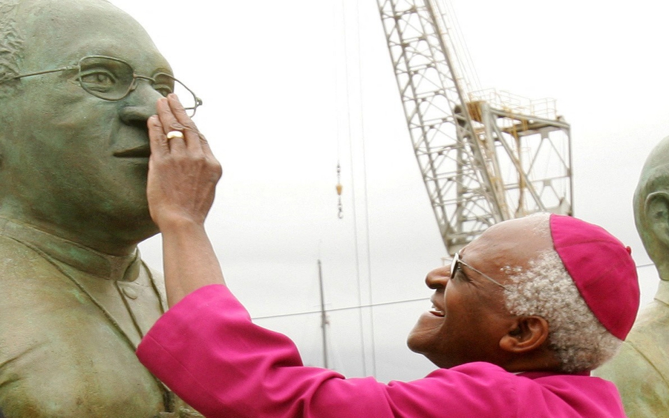 ντέσμοντ-τούτου-αγωνιστής-κατά-του-απ-561646588