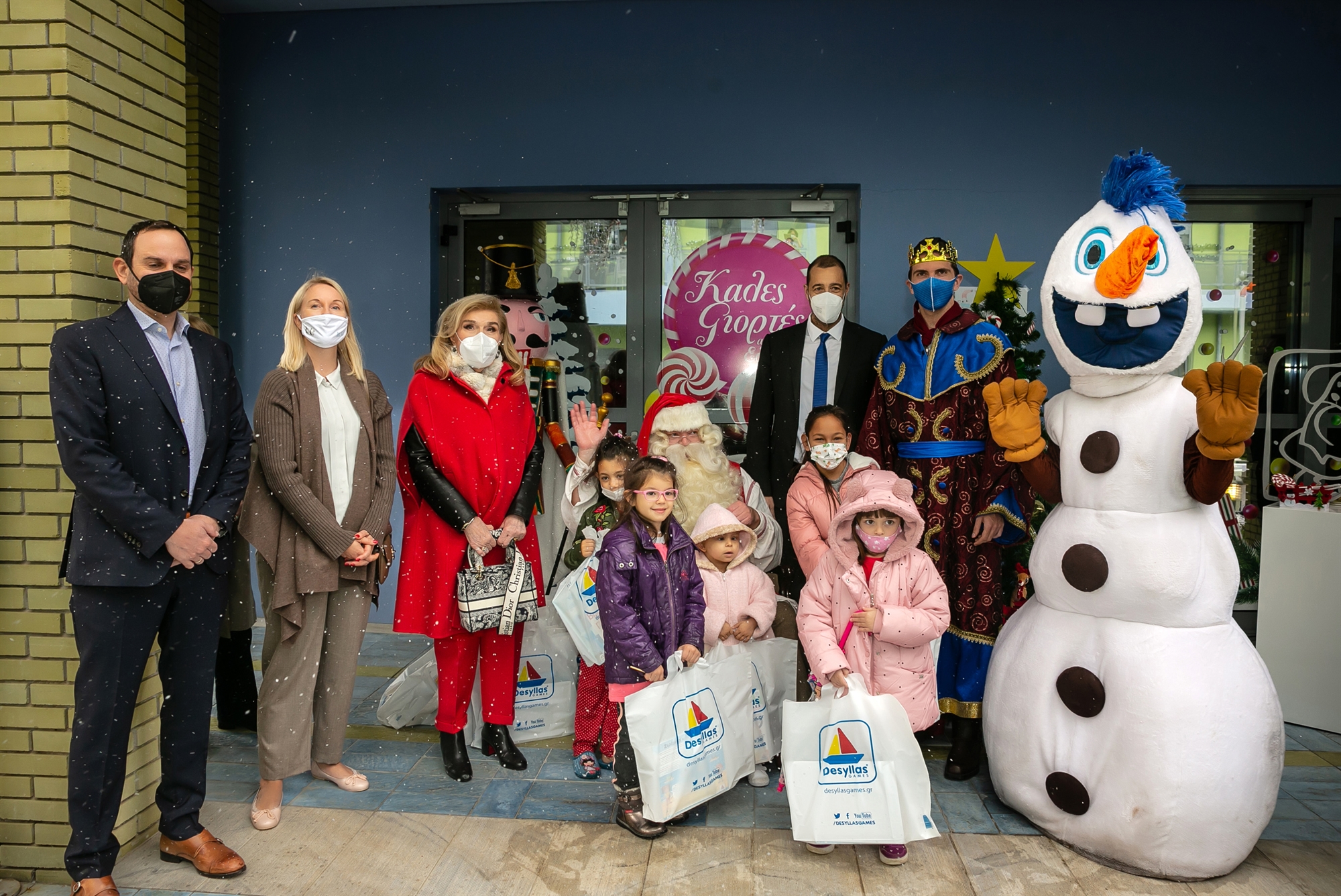 Ο αληθινός Αγιος Βασίλης από το Ροβανιέμι πήγε στην Ογκολογική Μονάδα Παίδων-2