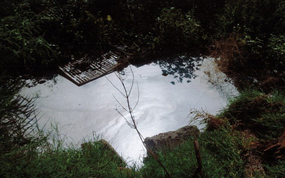 ρύπανση-σε-ρέμα-που-καταλήγει-στη-λίμν-561644914